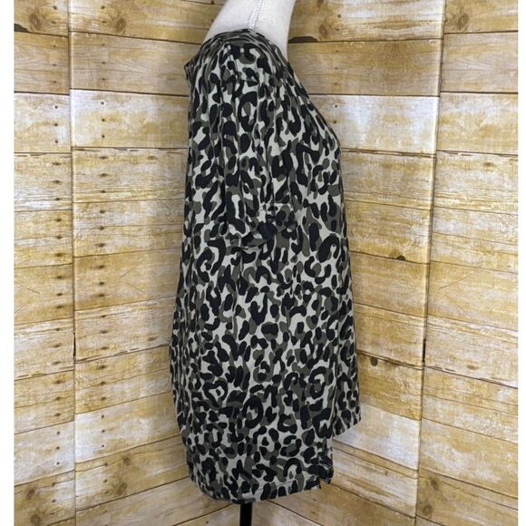 PINK VICTORIA'S SECRET OVERSIZED ANIMAL PRINT CASUAL EVERYDAY CREWNECK T-SHIRT - Picture 2 of 3